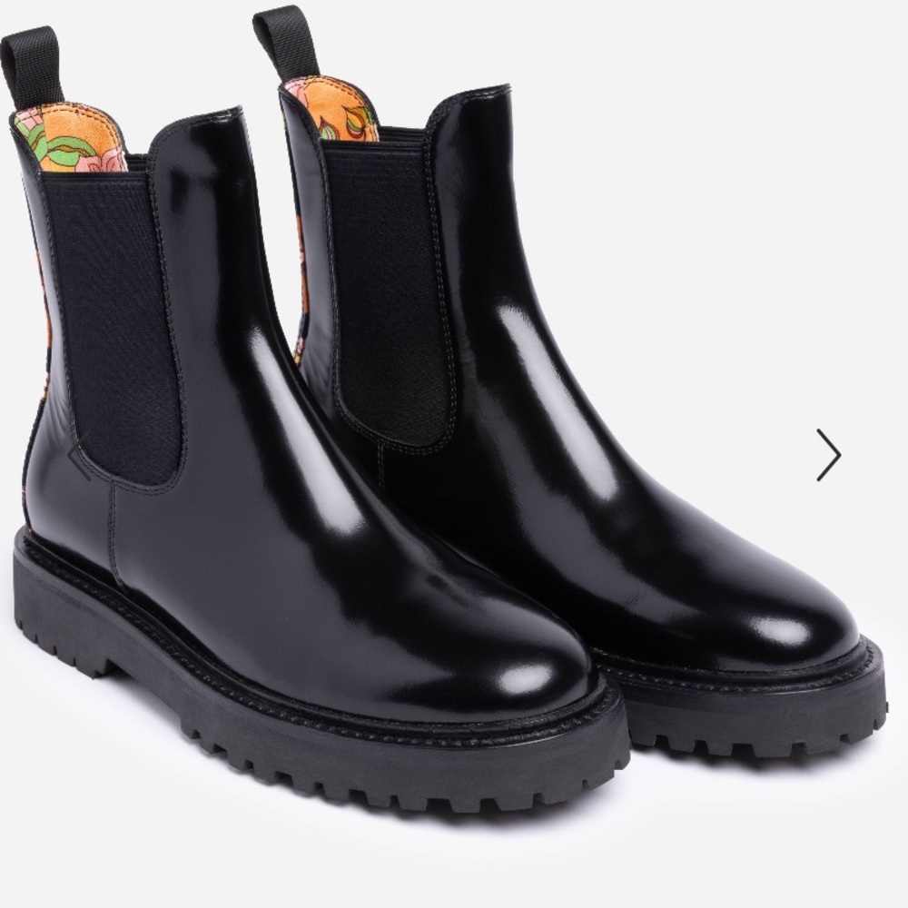 NEW in BOX JOHNNY WAS Black Tate Chelsea Ankle Boot - sz 9.5 / 40